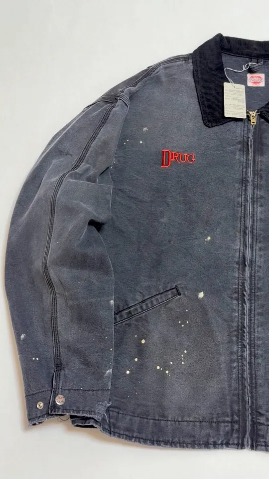 SAINT Mxxxxxx DETROIT JACKET/DRUG/BLK Detroit Workwear Washed and Distressed Jacket Washed Black S-XL A super heavy-duty Detroit jacket. It took more than 3 months to develop. All details. No detail. Complete reproduction and restoration. Customized washed and faded Assute canvas fabric. Rewashed the watermark to make the bones irregular and white. MX6 LOGO buttons, molded custom placket with LOGO zipper, no special shape zipper on chest